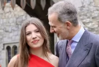 ژست Infanta Sofía در فارغ التحصیلی او که خانواده سلطنتی را جابجا کرد