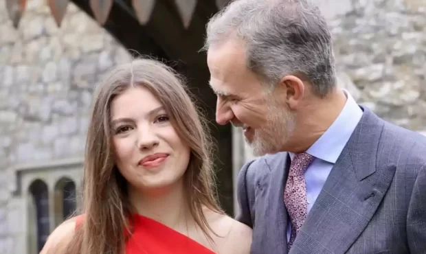 ژست Infanta Sofía در فارغ التحصیلی او که خانواده سلطنتی را جابجا کرد